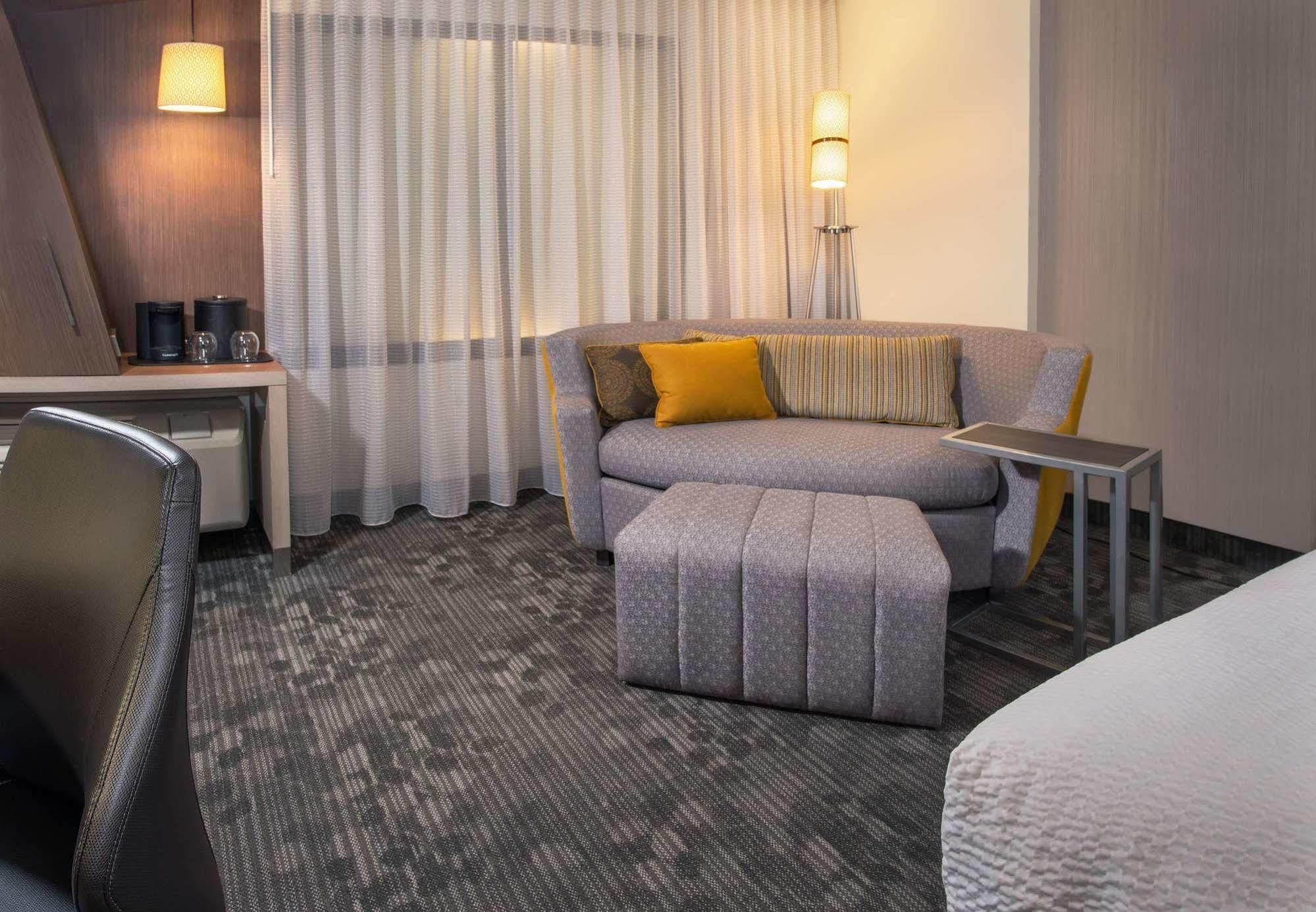 Courtyard By Marriott El Paso East/I-10 Hotel Exterior photo
